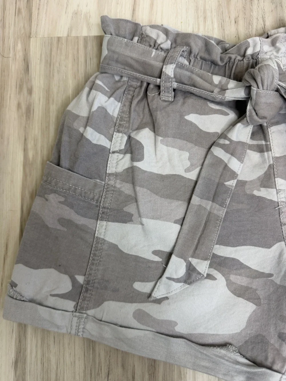 Abercrombie kids Gray Camo Tie-Waist Cargo Shorts girls size 11/12